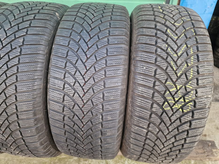 Anvelope 235/55R18 marca Bridgestone, DOT 2022, 6.5 mm