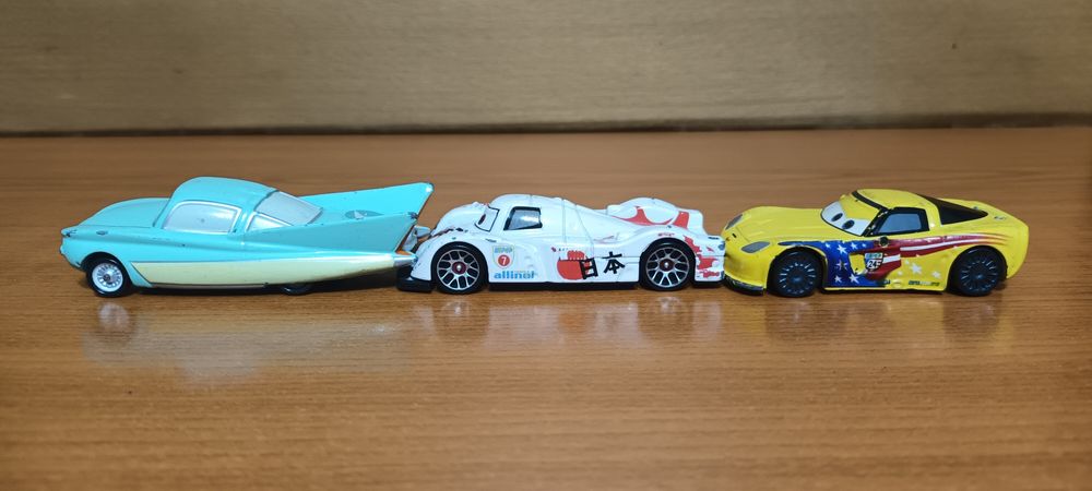 Vănd lot maşinuțe Disney Cars