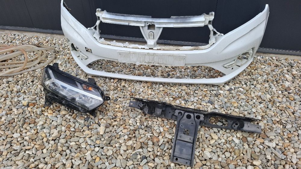 Bara fata dacia logan 3-far stinga,trager,radiatoare