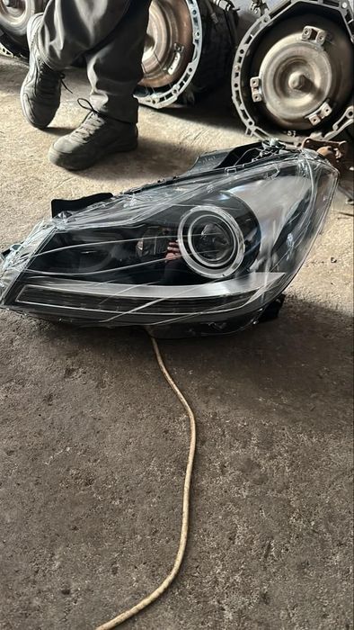Передние и задние фары на Мерседес