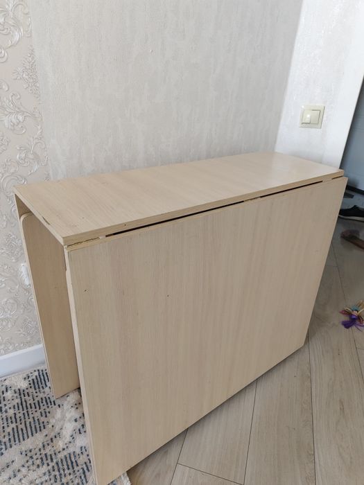 Продам стол книжку