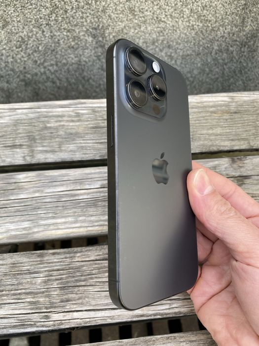 Продавам iphone 15 pro
