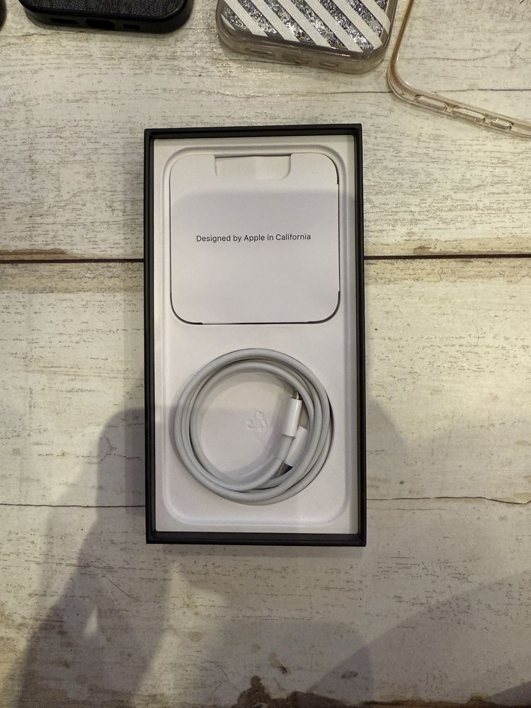 Iphone 12 pro 128GB + 16 калъфа за телефон + калъф за Airpods