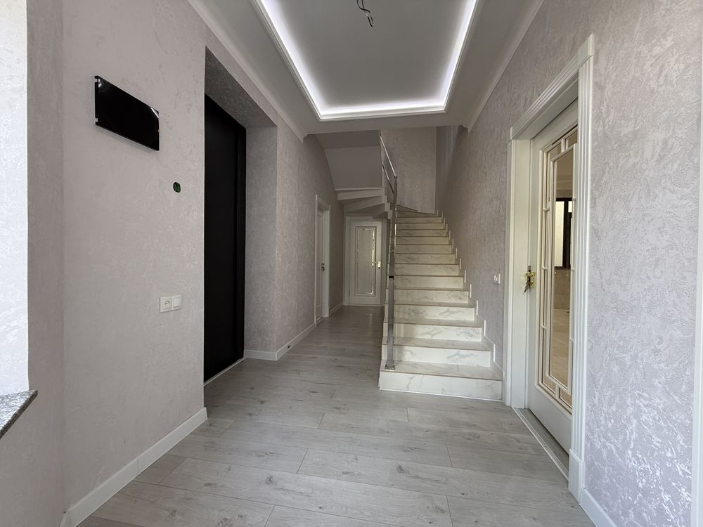 5 хонали TOWN HOUSE сотилади! Сергили Метро 1-бекат