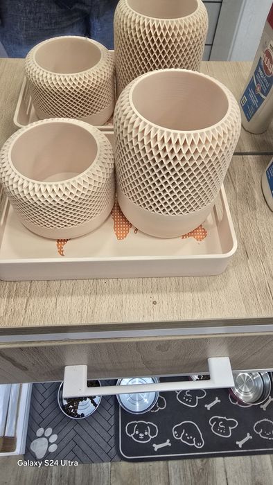 Дизайнерска ваза/органайзер с модерен релеф — Елегантен акцент за всек