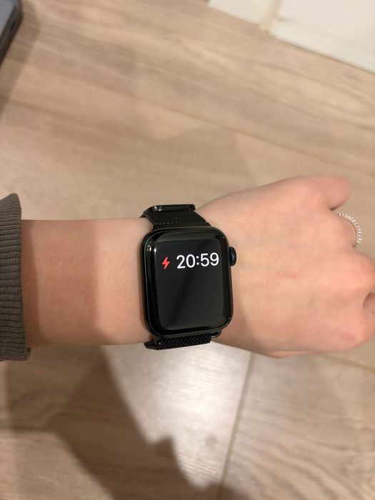 Часы Apple Watch SE 40 мм 2024