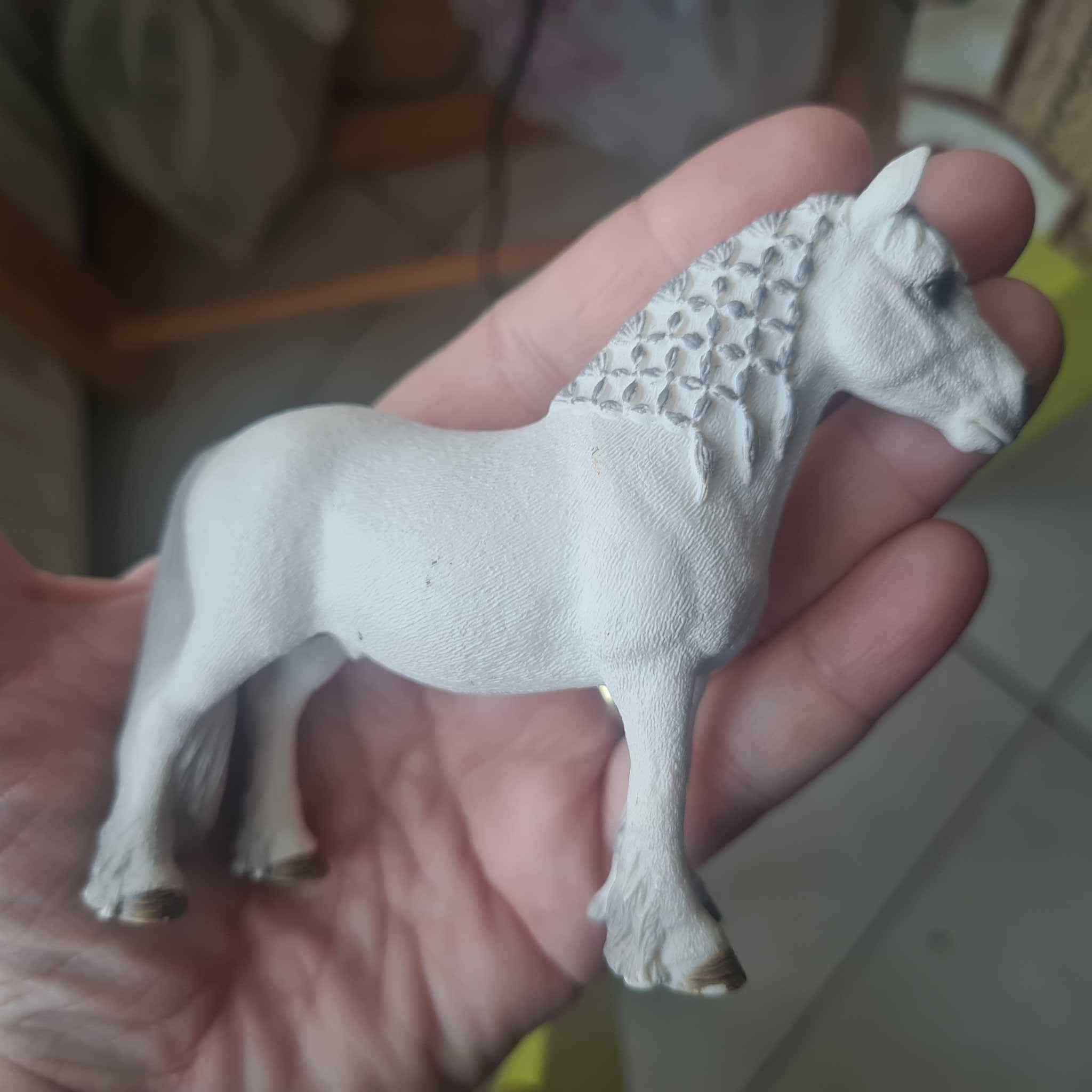 Calut Schleich cu coama impletita