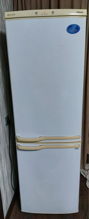 Холодильник Samsung