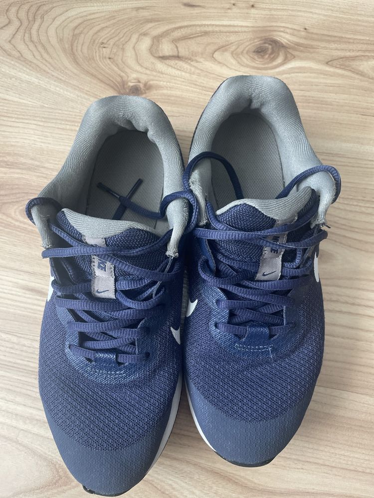 NIKE / детски маратонки 38,5