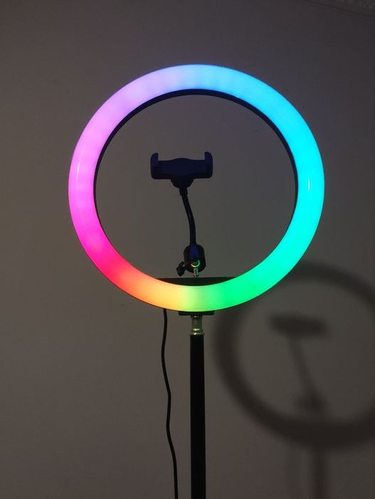 Штатив с лампой.