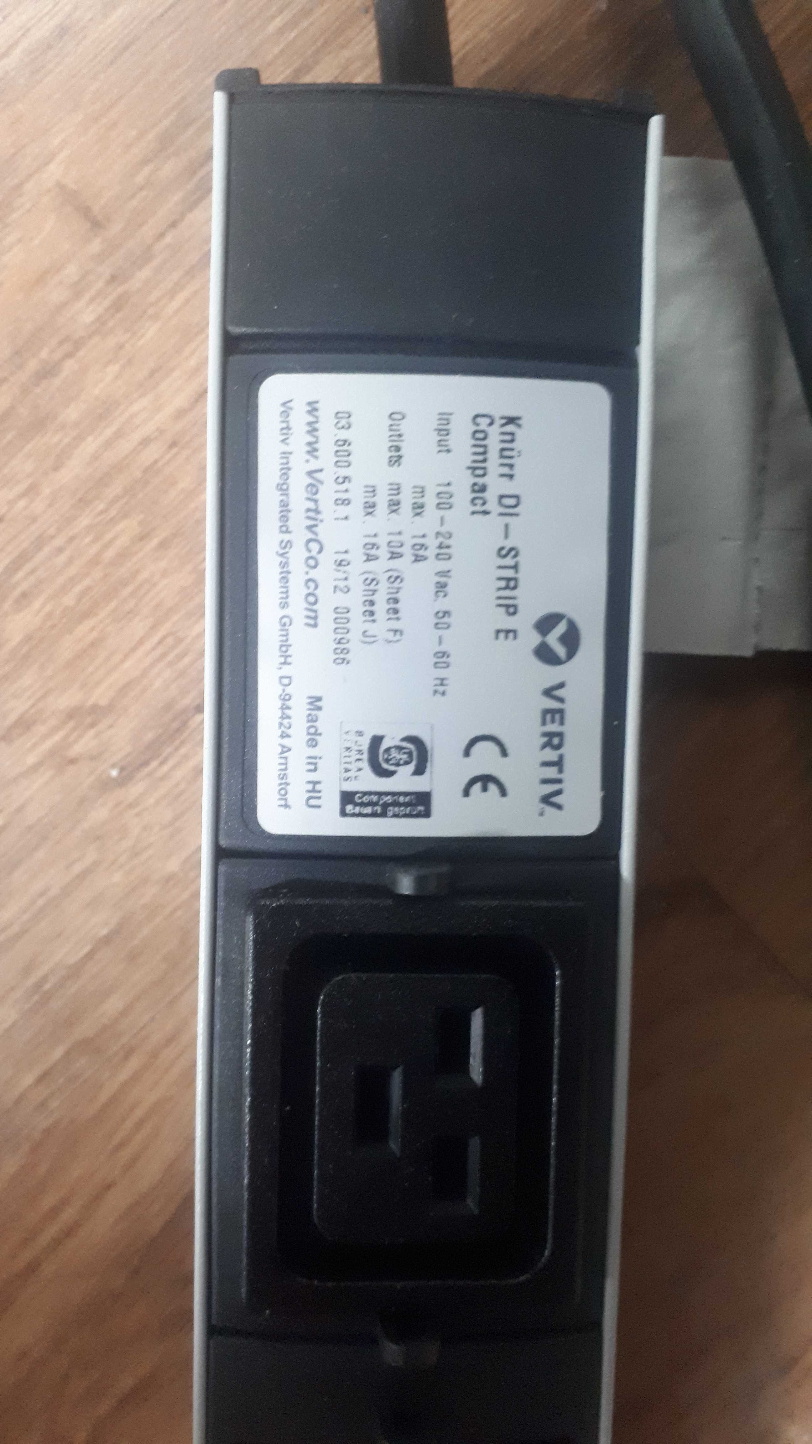 Распределения питания 15 розеток IEC-C13 + 3 розетки IEC-C19