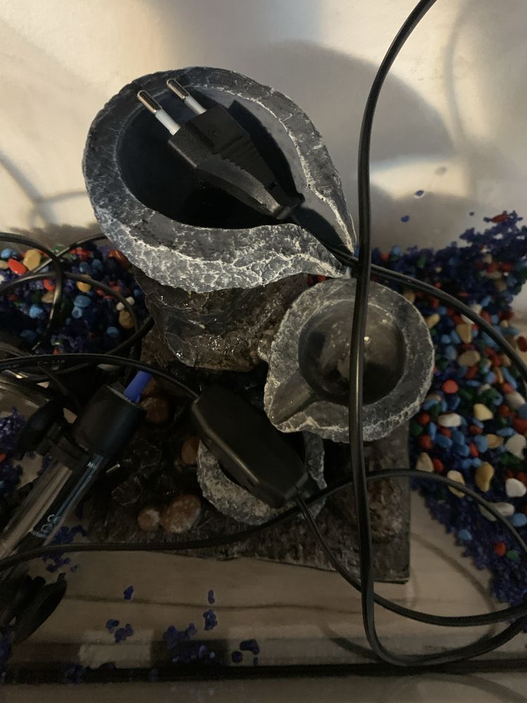 Acvariu 20 l luminat,incalzitor,filtru  si inca o pompita