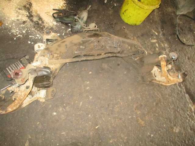 Jug cadru traversa motor NISSAN PRIMERA AN 2006 original
