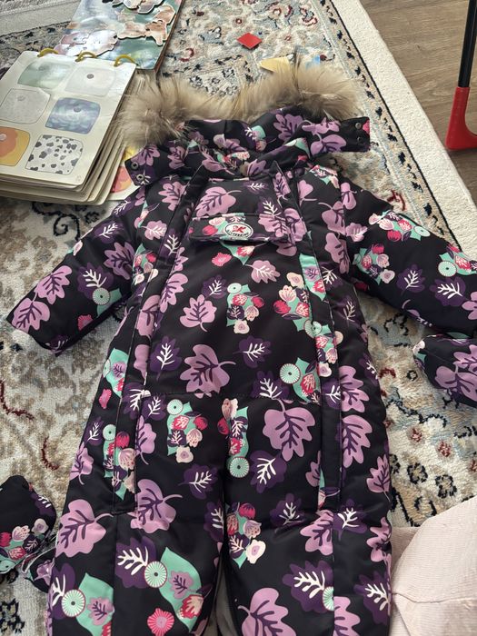 Продам зимный комбинезон для девочки
