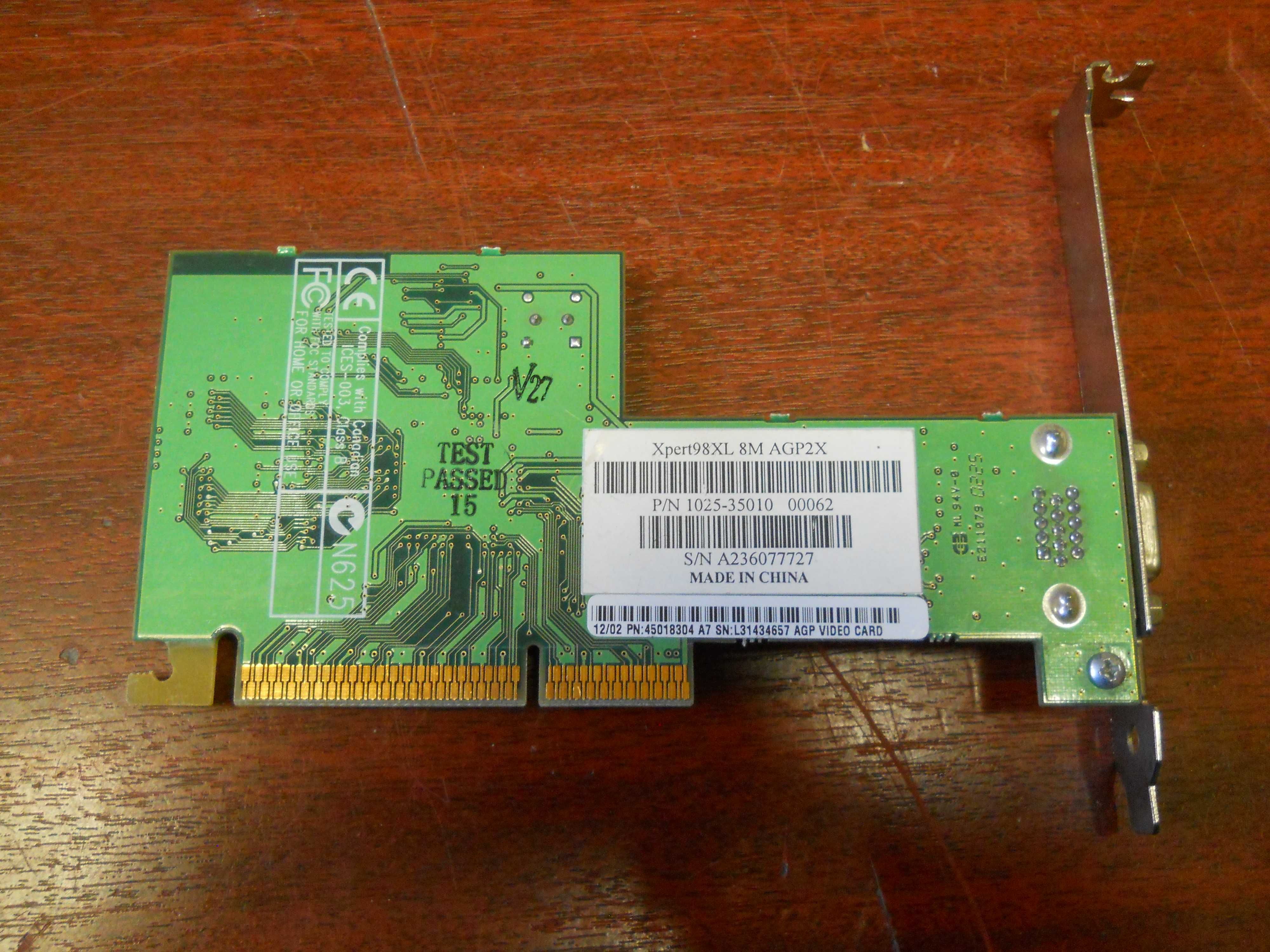 Placa video ATI Xpert 98 XL 8MB SDRAM AGP 2X