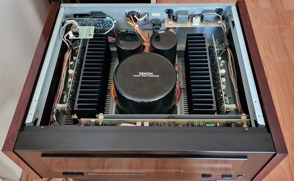Amplificator DENON POA-1500,2x150w, VU-metre