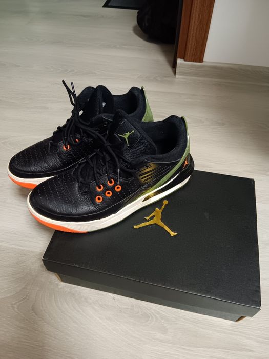 Ghete  Nike Jordan Max Aura 5