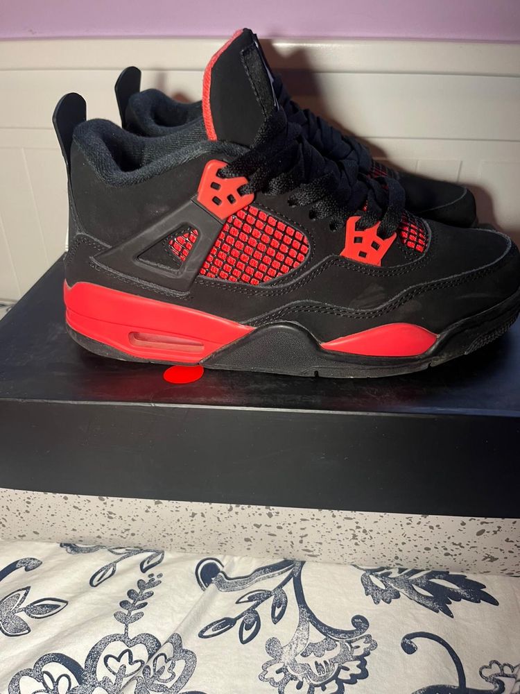 Air Jordan 4 red thunder