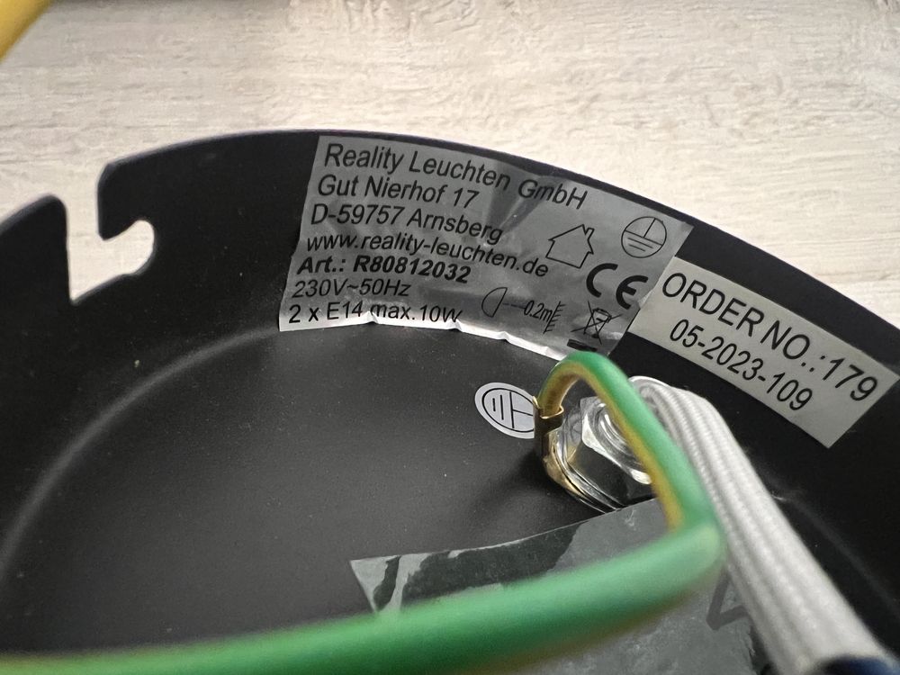 Lustra cu 2 abajoare,becuri E14 sau E27 cu adaptor