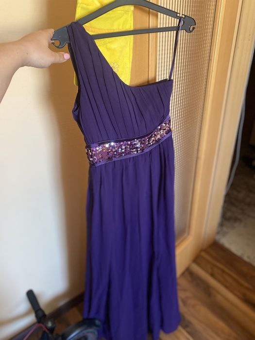 Vand rochii de ocazie