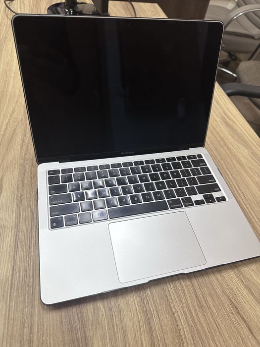 Продается Macbook M1 8/256