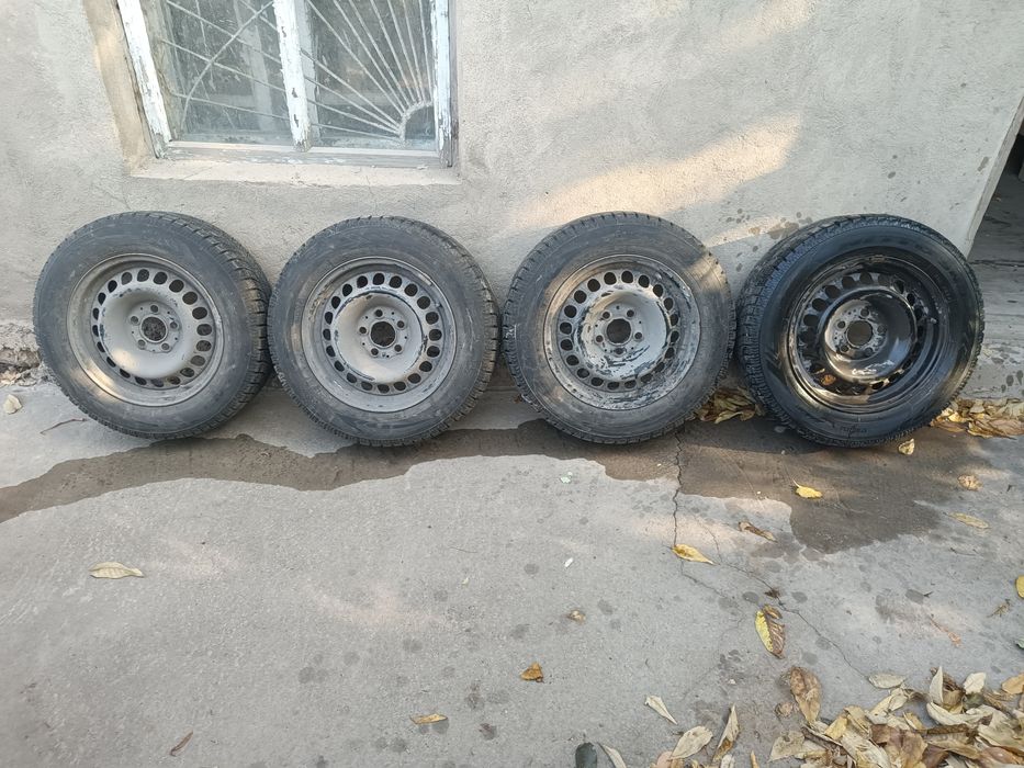 Шины и диски в комплекте.