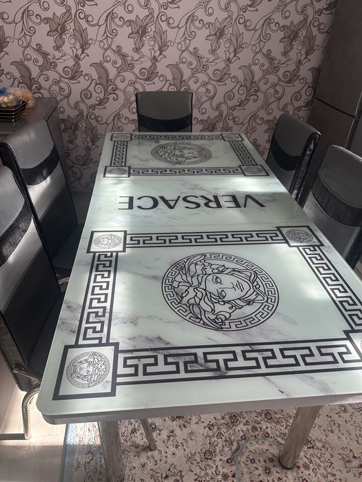 Стол продается срочно