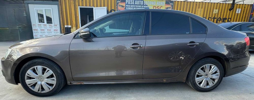 Dezmembrez VW Jetta 1.6D CAY 5+1trepte cod cutie LHW 2012 culoare LH8Z