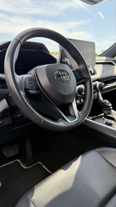 Vand Toyota RAV 4 Exclusive  bi-tone  2024