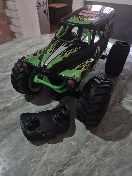 Машина spin master monster