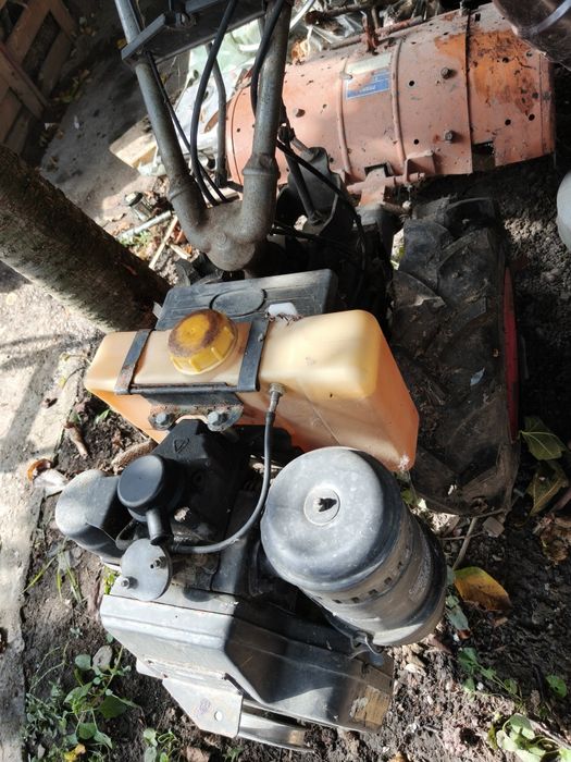 Vând motocultor Lombardini cu ambreiaj defect.