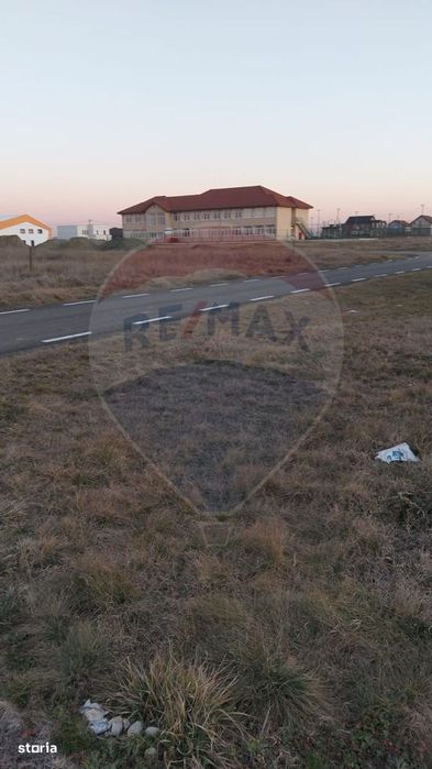 Teren langa Scoala Gimnazial Fantanele 600 mp cu acces la utilitati