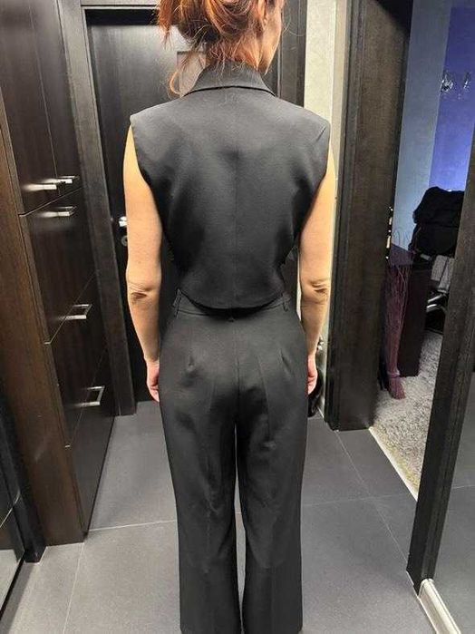 Елегантен черен костюм