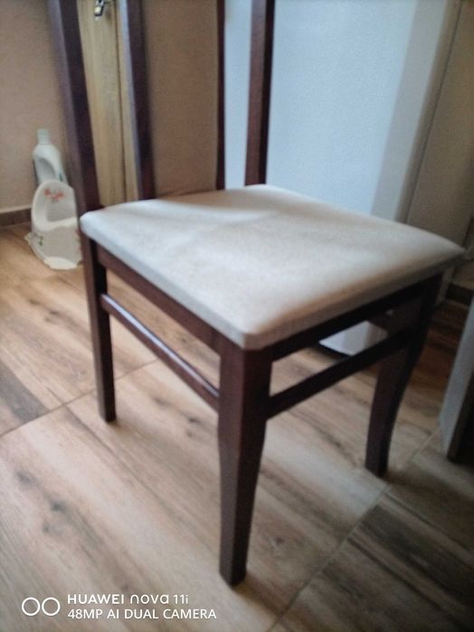 Трапезни столове