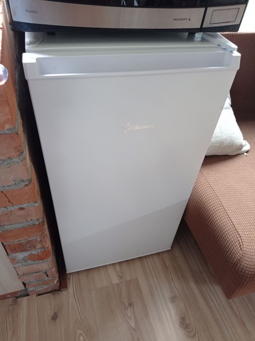 Vând frigider 90l