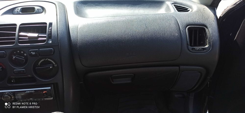 Митсубиши carisma бензин и дръжки за вратите.