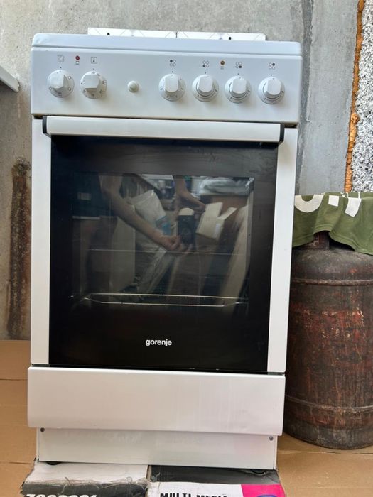 Плита духовка  в хорошом состоением