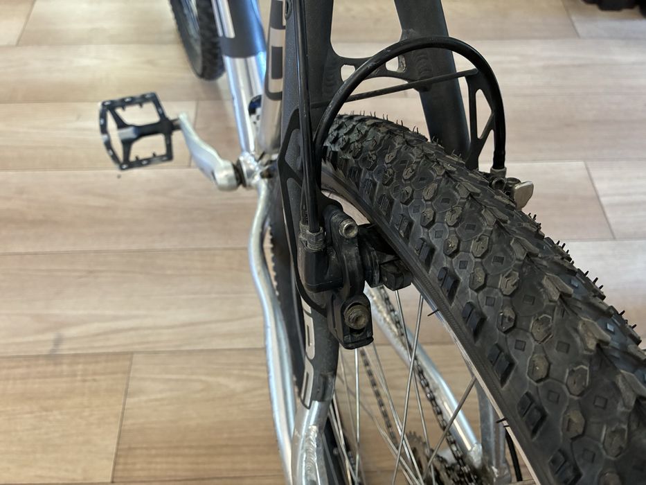 Bicicleta Cube frane hidraulice