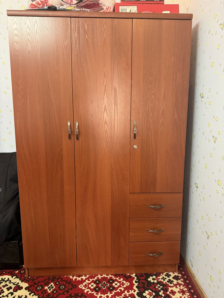 Srochna Mebel sotiladi