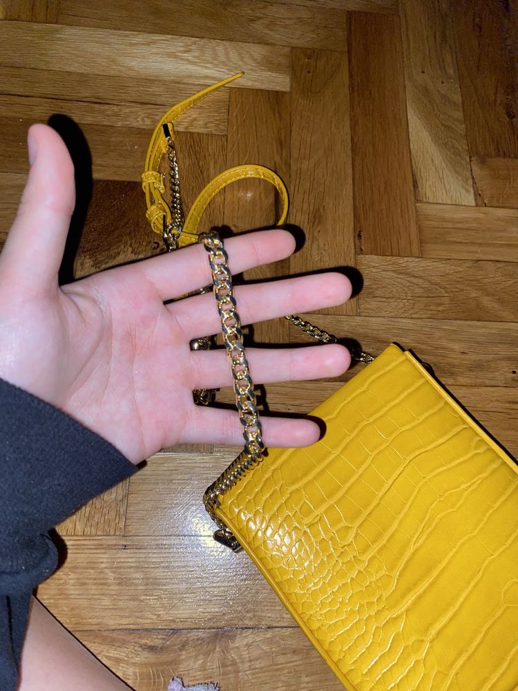 Жълта, малка, дамска чанта
