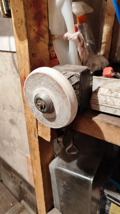 Продам электрический наждак, электро насос, наконечники для сварки и т