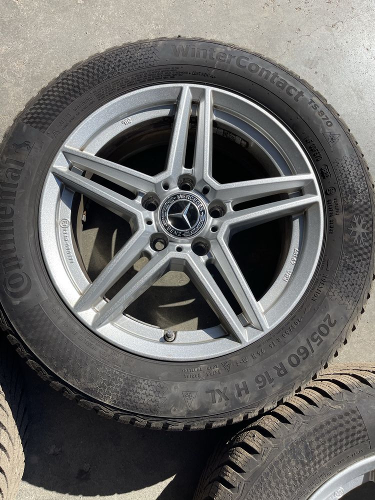 Mercedes нови зимни гуми ДОТ23 с джанти 205 60 16