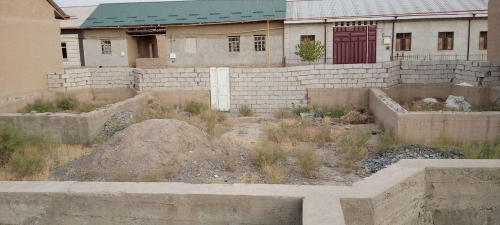 Farxodda uchastka sotiladi