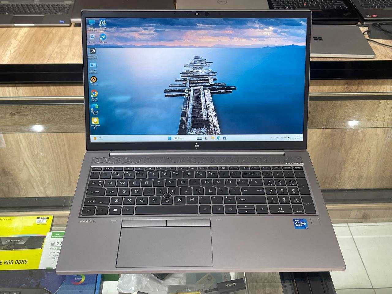 HP ZBook Firefly 15 G8 Core i7-1185G7 ram 16 ssd 256 Quadro T500 4gb