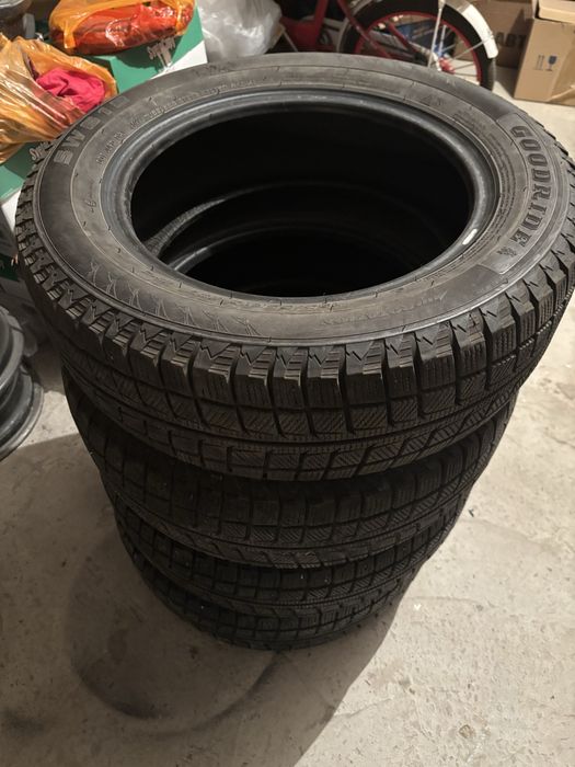 Комплект зимних шин 185/65 15 Goodride почти новые