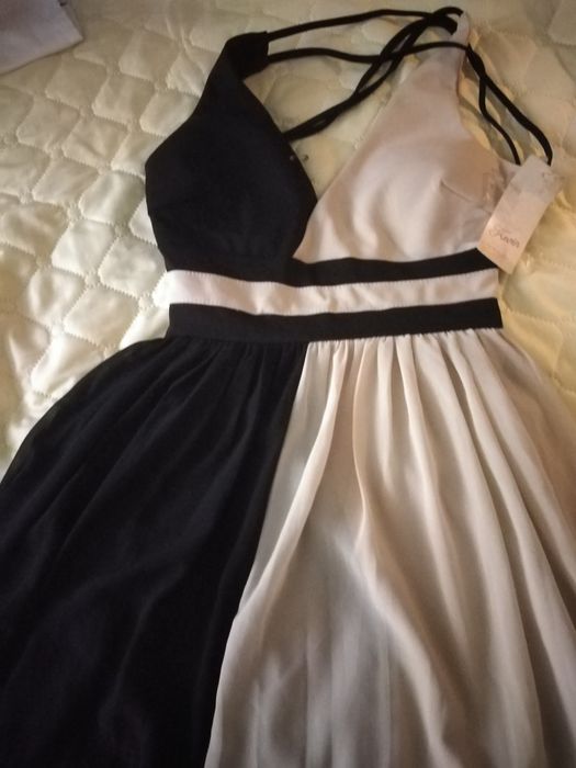 Рокля  екрю и черно елегантна