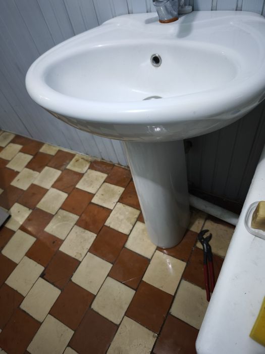 Керамический умывальник