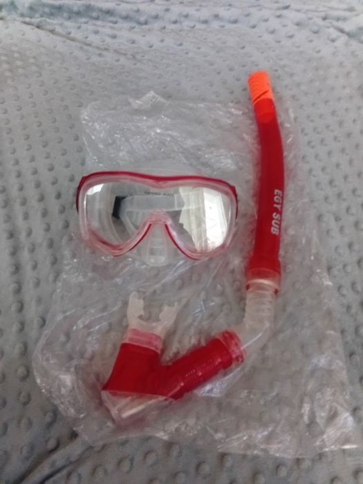 Профисиональная дайверская маска с трубкой.