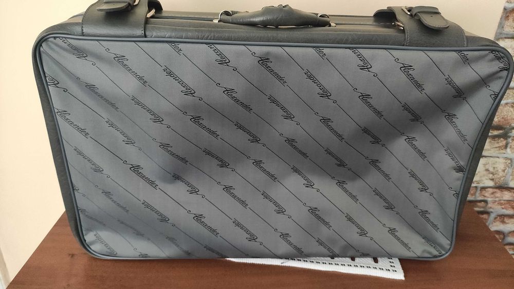 Немски куфар от старото производство-от плат и кожа