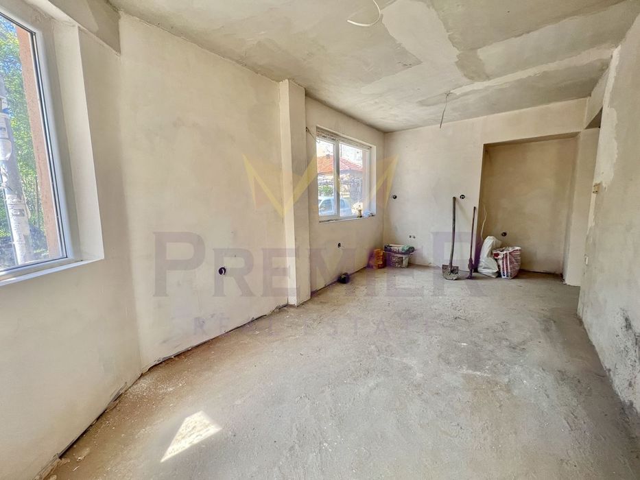 Продава се Двустаен апартамент в Варна, Цветен квартал - 46 кв.м за 1337 €/кв.м - Снимка #1